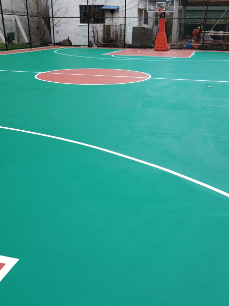 沙坡头 球场长期使用易出现地面开裂